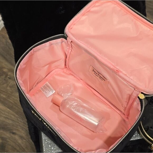 Juicy Couture JC Logo 2-PC Travel  Cosmetic Bag Set - Picture 7 of 13